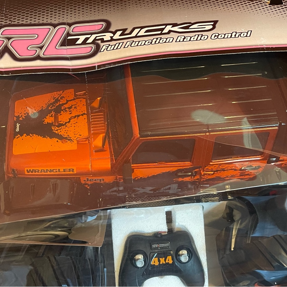 Full Function Radio Control Jeep - Picture 9 of 10
